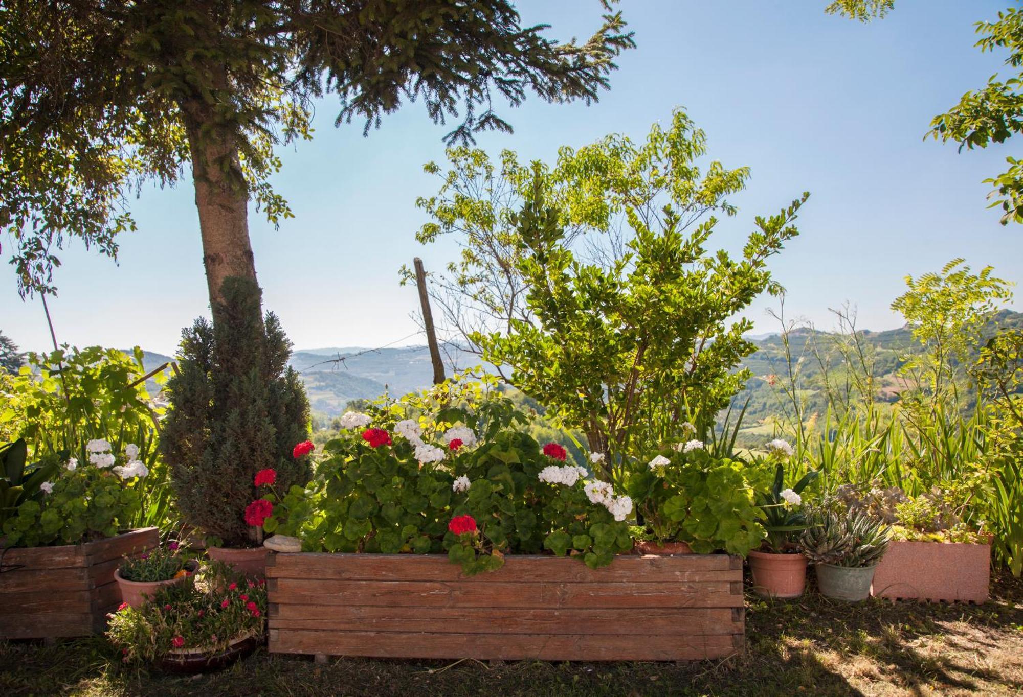 Moncrivel Rooms & Relax Benevello Exterior photo